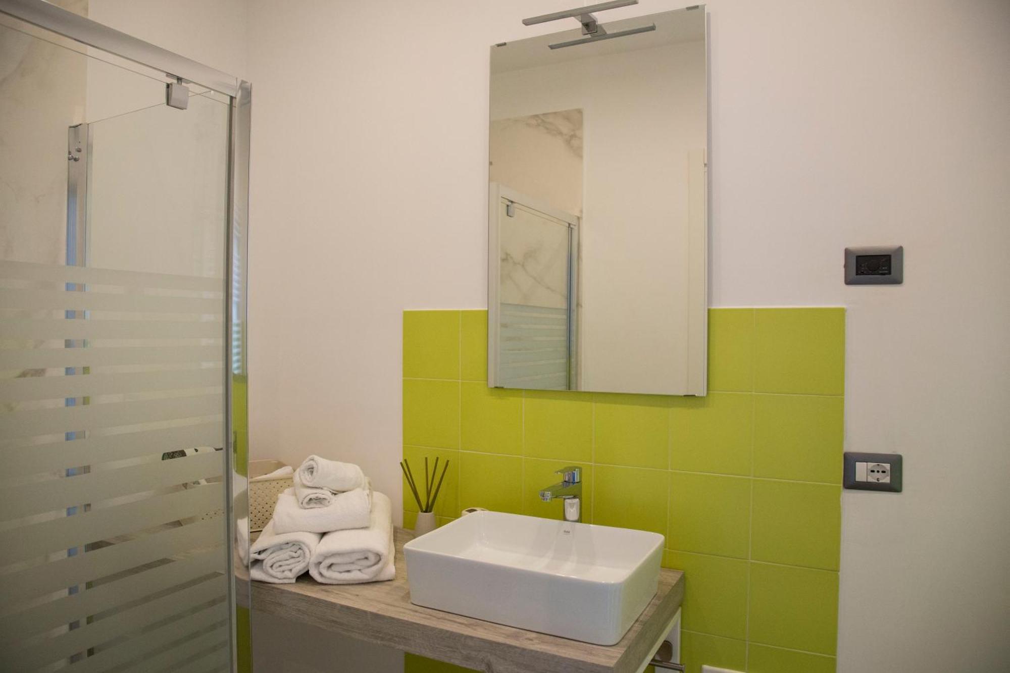 Rooms Garibaldi نابولي المظهر الخارجي الصورة