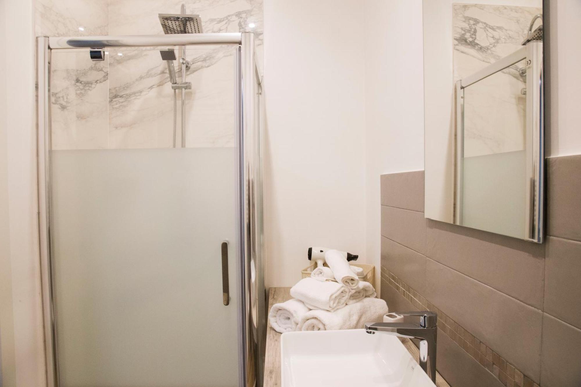 Rooms Garibaldi نابولي المظهر الخارجي الصورة